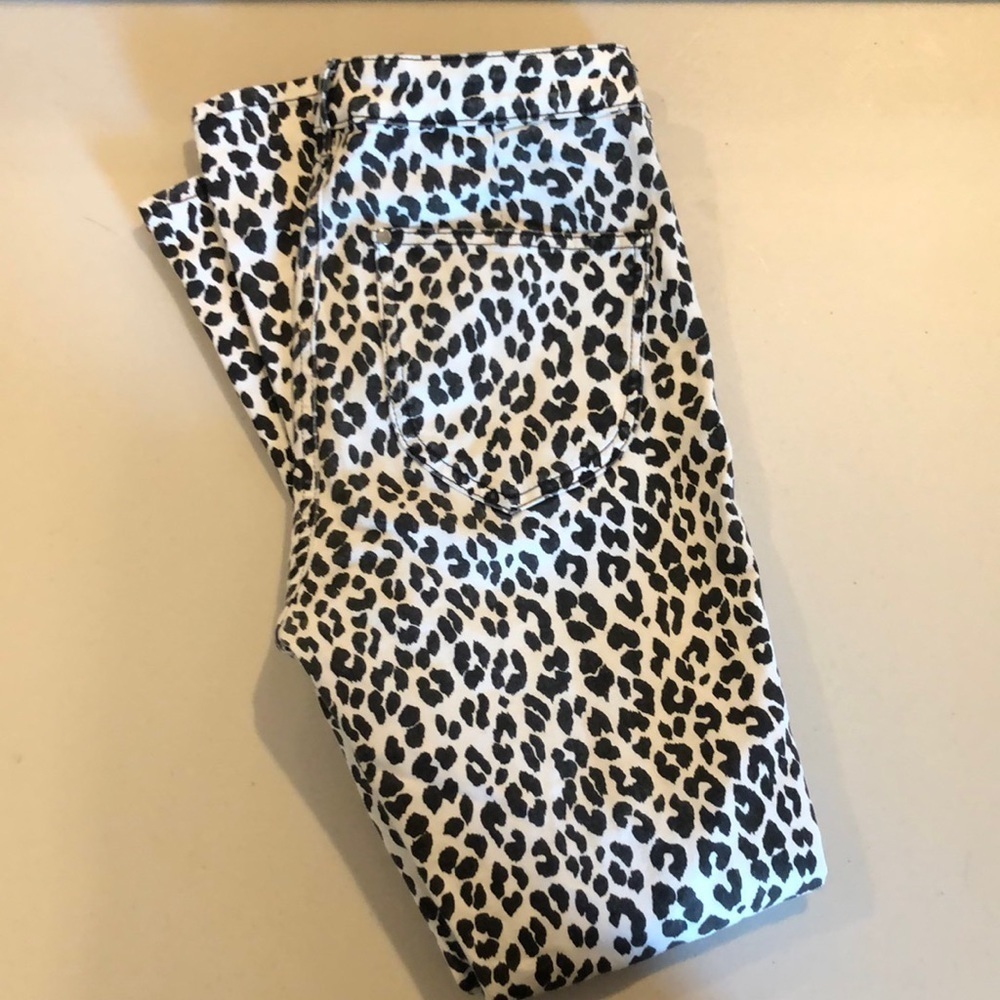Womens H&M skinny jeans size 28. Black and white leopard print